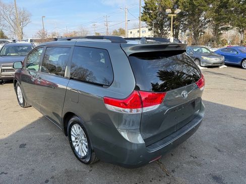 Used 2012 Toyota Sienna XLE image 4