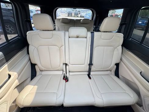 Used 2023 Jeep Grand Cherokee L Limited w/ Luxury Tech Group II AWD/4WD image 15