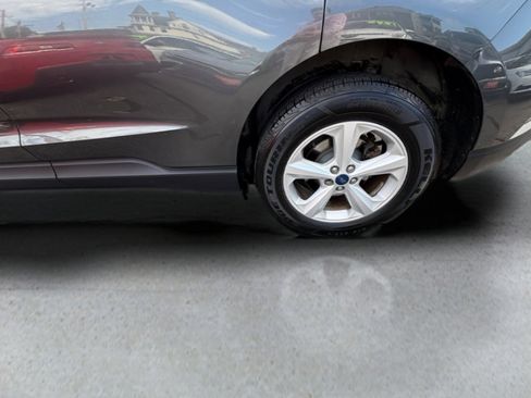 Used 2019 Ford Edge SE image 5