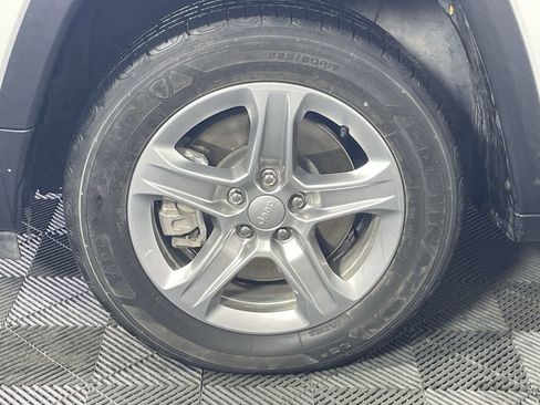 Used 2024 Jeep Compass Sport image 9