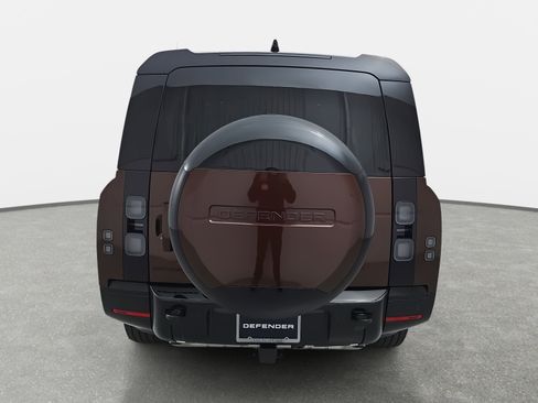 New 2026 Land Rover Defender 130 X-Dynamic SE image 6