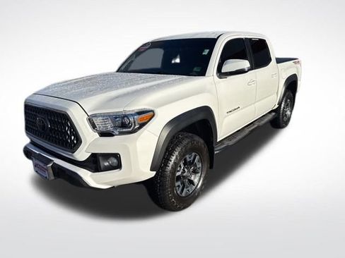 Used 2019 Toyota Tacoma TRD Off-Road image 2