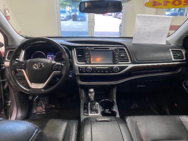 Used 2014 Toyota Highlander Limited AWD/4WD image 17