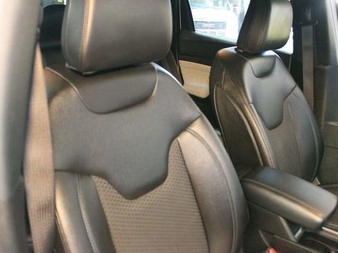 Used 2024 Jeep Compass Latitude w/ Convenience Group image 11