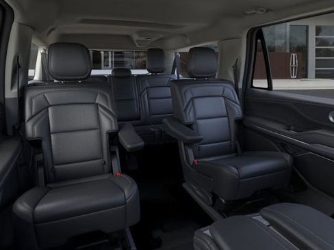 New 2026 Lincoln Navigator L Premier AWD/4WD image 11