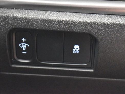 Certified 2025 Kia Sorento S image 25