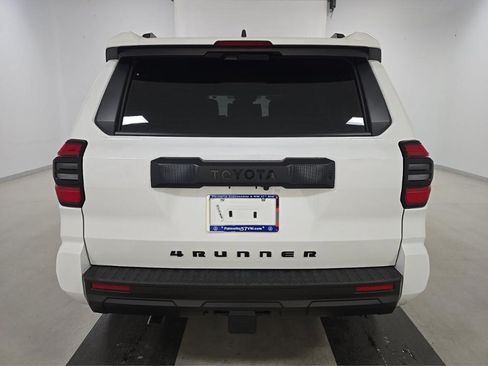 Used 2025 Toyota 4Runner SR5 AWD/4WD image 8