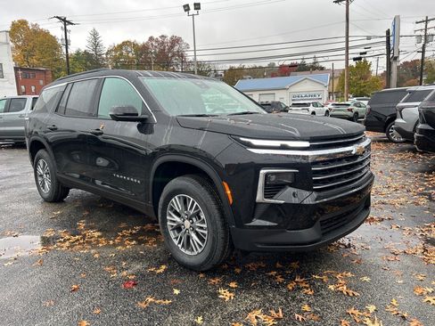 New 2026 Chevrolet Traverse LT w/ Driver Confidence Package image 1