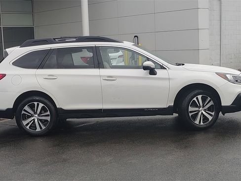 Used 2018 Subaru Outback 3.6R Limited image 2