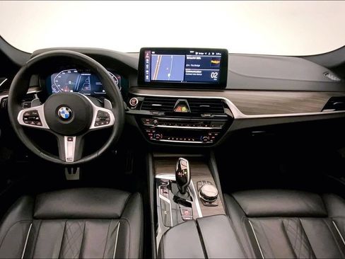 Used 2022 BMW M550i xDrive w/ Executive Package AWD/4WD image 16