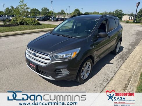 Used 2018 Ford Escape SE FWD image 1