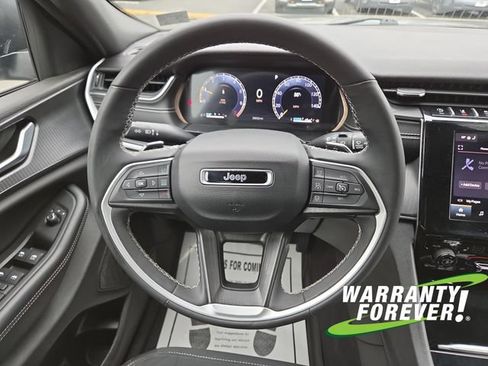 Used 2024 Jeep Grand Cherokee Laredo w/ Luxury Tech Group I AWD/4WD image 9
