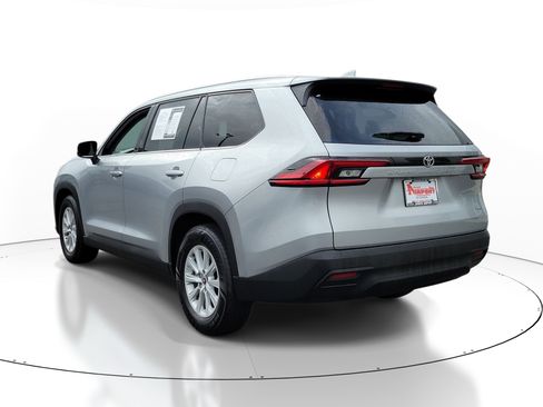 Used 2025 Toyota Grand Highlander FWD image 3