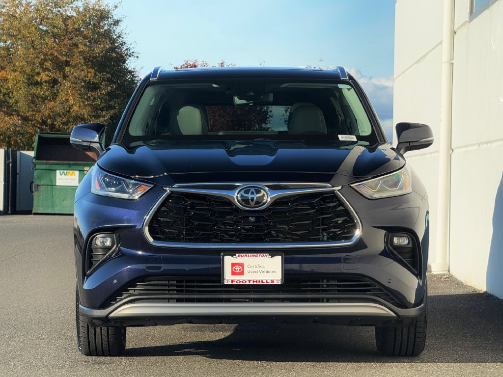 Used 2022 Toyota Highlander Platinum AWD/4WD image 2