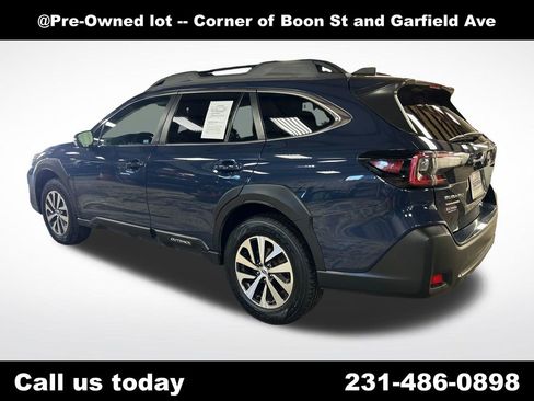 Used 2024 Subaru Outback Premium AWD/4WD image 3