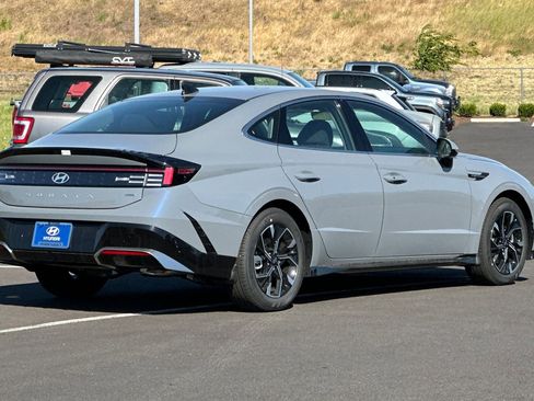 New 2025 Hyundai Sonata SEL image 3
