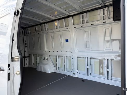 Used 2025 Mercedes-Benz Sprinter 2500 image 11