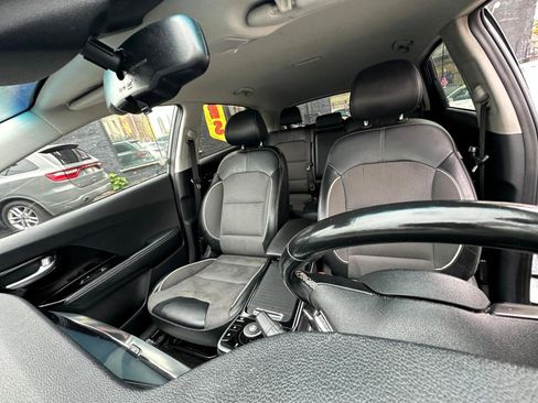 Used 2022 Kia Niro EX w/ Cold Weather Package FWD image 30