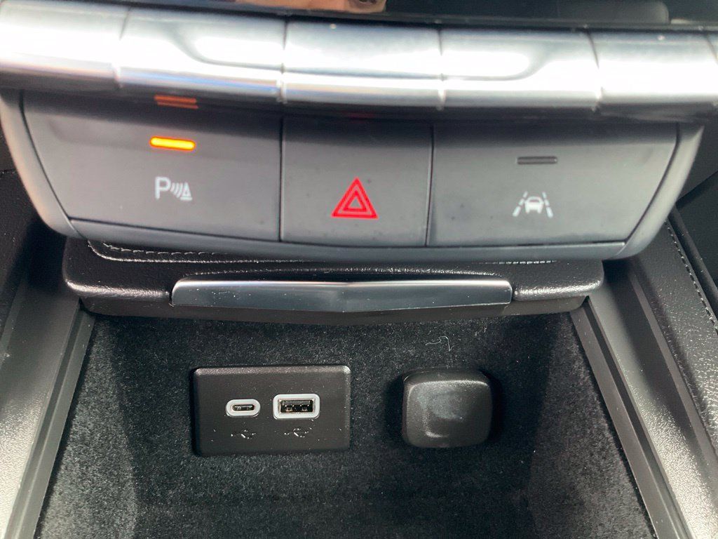 Used 2025 Cadillac XT4 Premium Luxury FWD image 23