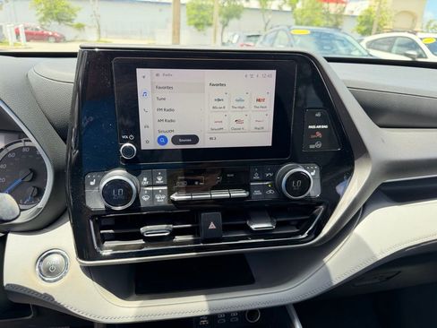 Used 2023 Toyota Highlander XLE FWD image 30