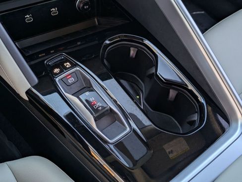 Used 2025 Audi Q5 Premium w/ Convenience Package image 14