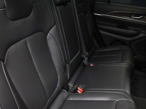 Used 2023 Jeep Grand Cherokee Limited AWD/4WD image 30