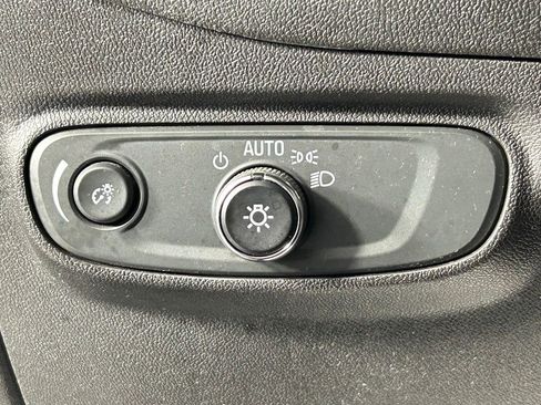 Used 2023 Chevrolet Equinox LT image 27