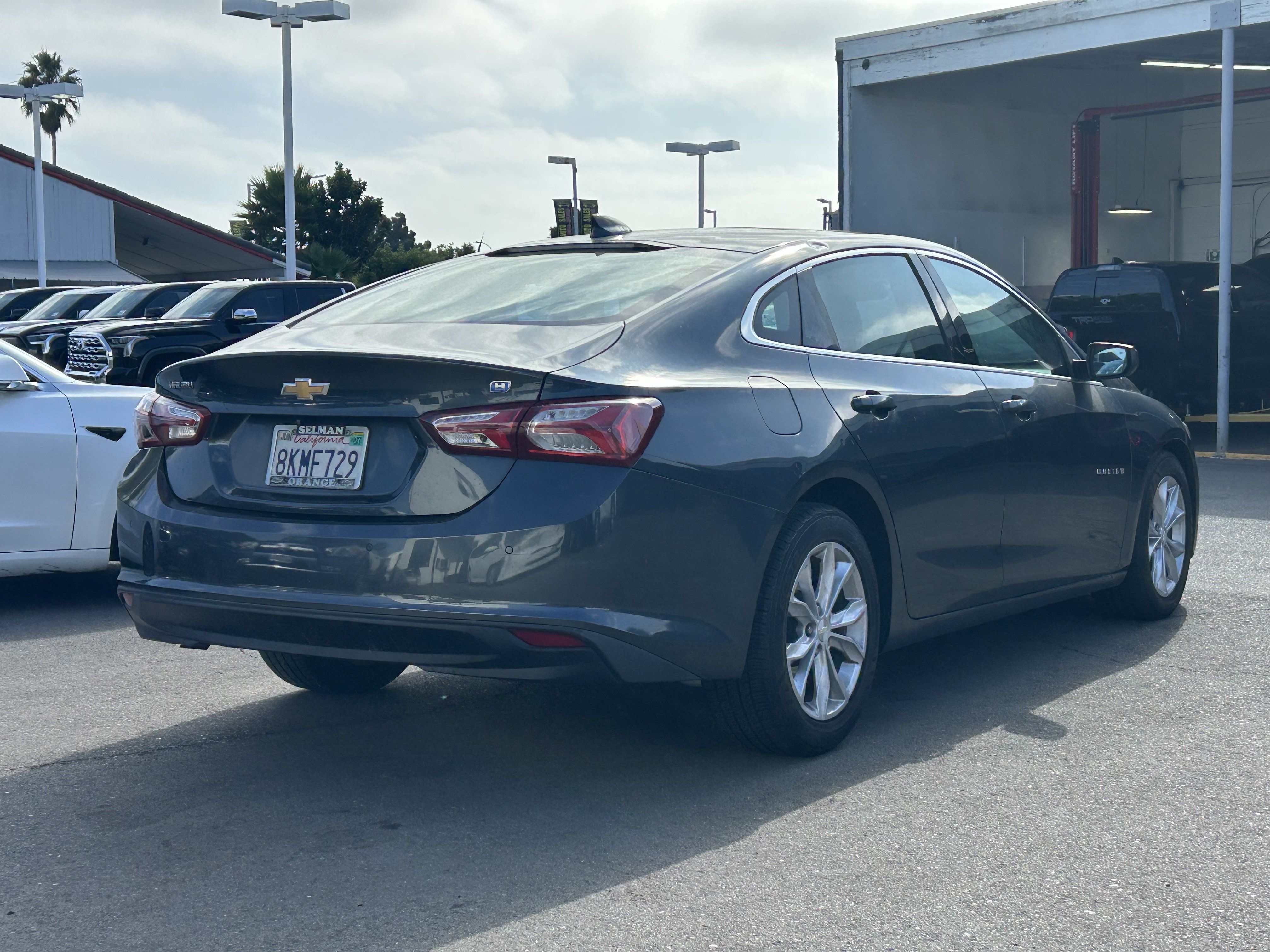 Used 2019 Chevrolet Malibu Hybrid w/ Leather Package FWD image 3