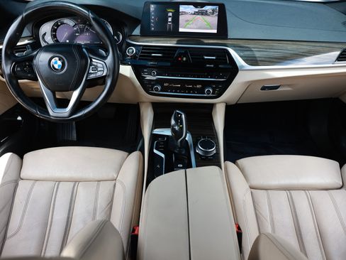 Used 2019 BMW 530i w/ Convenience Package RWD image 2