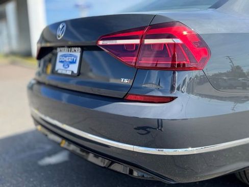 Used 2018 Volkswagen Passat 2.0T R-Line FWD image 11