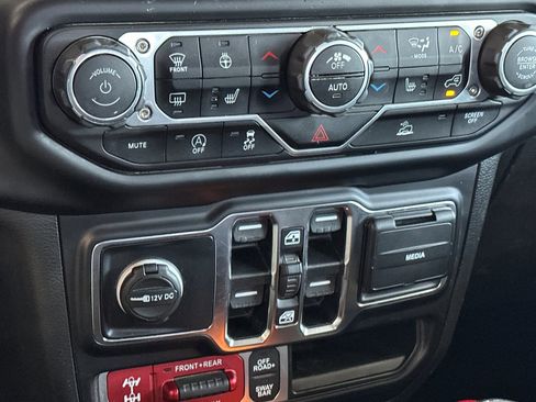 Used 2022 Jeep Gladiator Rubicon w/ LED Lighting Group AWD/4WD image 20