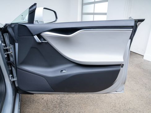 Used 2014 Tesla Model S 85 RWD image 21