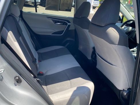 Used 2025 Toyota RAV4 XLE FWD image 17