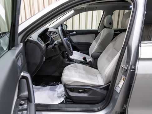 Used 2020 Volkswagen Tiguan SEL AWD/4WD image 13