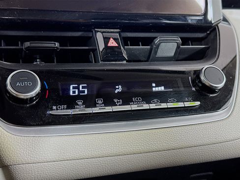 Used 2025 Toyota Corolla LE image 24