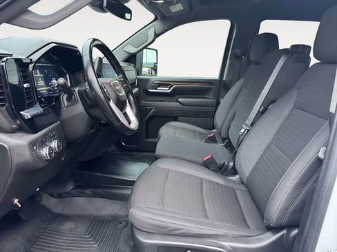 Used 2024 GMC Sierra 3500 SLE w/ SLE Convenience Package image 9