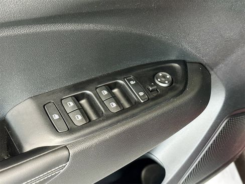 Used 2024 Hyundai Venue Limited image 16