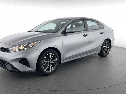 Used 2024 Kia Forte LXS FWD image 3