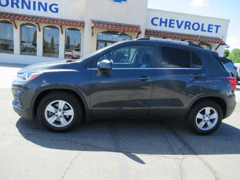 Used 2020 Chevrolet Trax LT FWD image 3