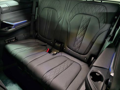 Used 2023 BMW X7 M60i w/ Climate Comfort Package image 20