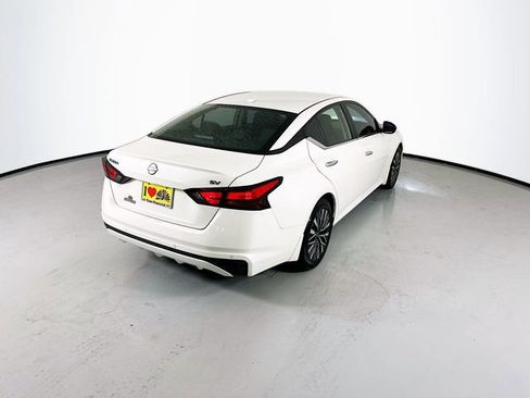 Used 2024 Nissan Altima 2.5 SV FWD image 9