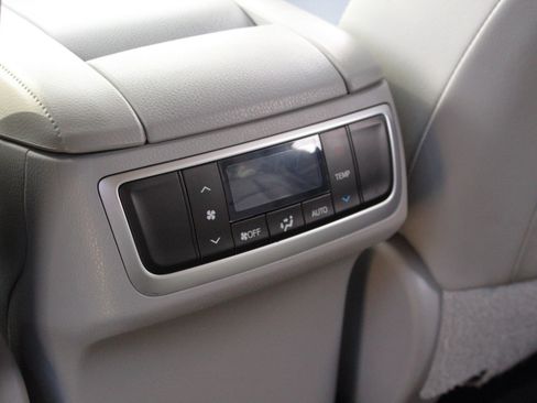 Used 2017 Toyota Highlander XLE image 50