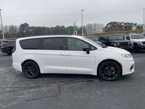 New 2026 Chrysler Pacifica Select w/ S Appearance Package image 11