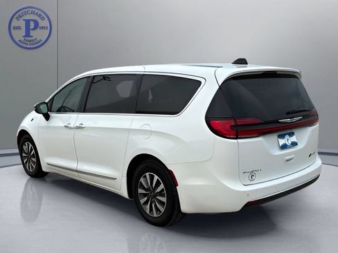 Used 2023 Chrysler Pacifica Limited FWD image 5