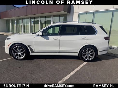 Used 2024 BMW X7 xDrive40i w/ Parking Assistance Package AWD/4WD image 2