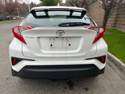 Used 2022 Toyota C-HR XLE image 5