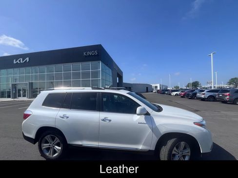 Used 2013 Toyota Highlander Limited AWD/4WD image 2