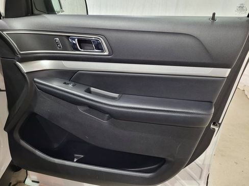 Used 2017 Ford Explorer XLT w/ Equipment Group 202A image 60