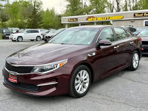 Used 2018 Kia Optima LX w/ 17" Alloy Wheels Package FWD image 4