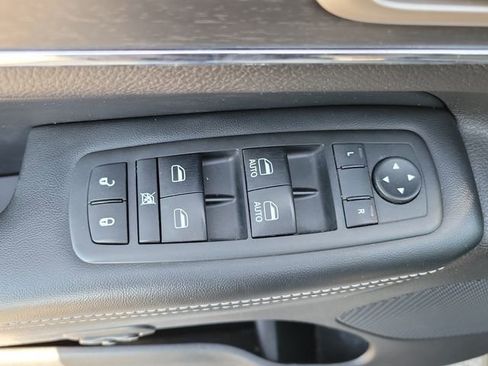 Used 2017 Jeep Grand Cherokee Limited image 15